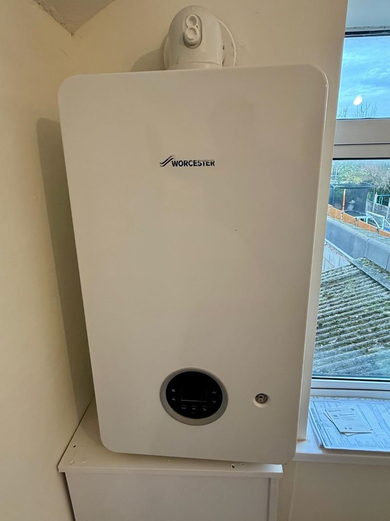 3 bedroom mid terraced house in Hockley