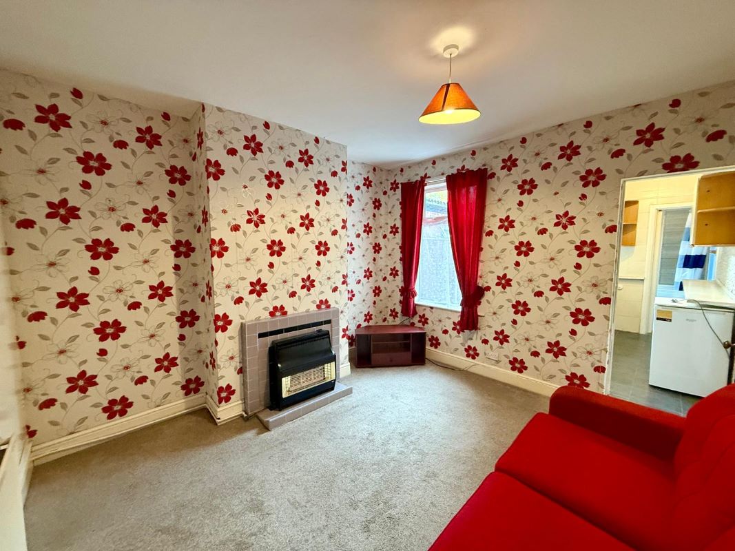 3 bedroom mid terraced house in Hockley
