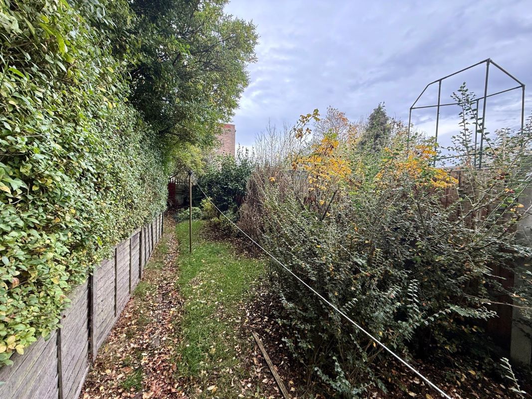 3 bedroom mid terraced house in Hockley