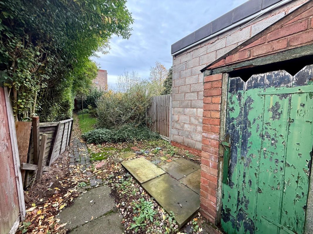 3 bedroom mid terraced house in Hockley