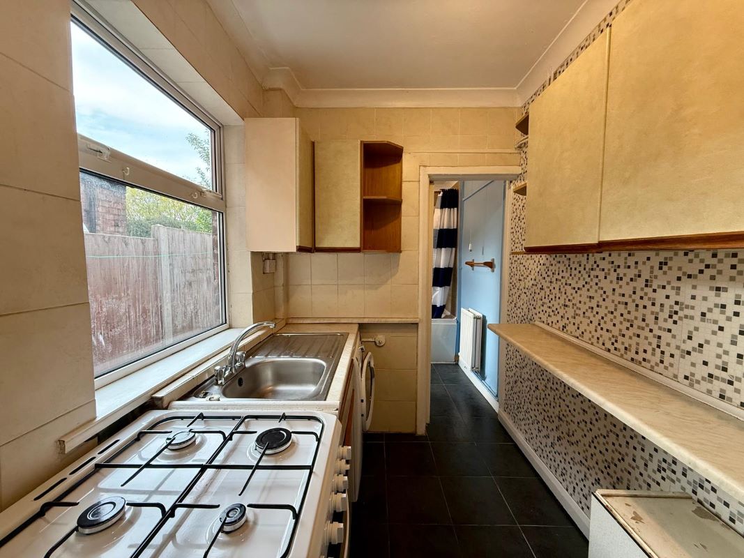3 bedroom mid terraced house in Hockley