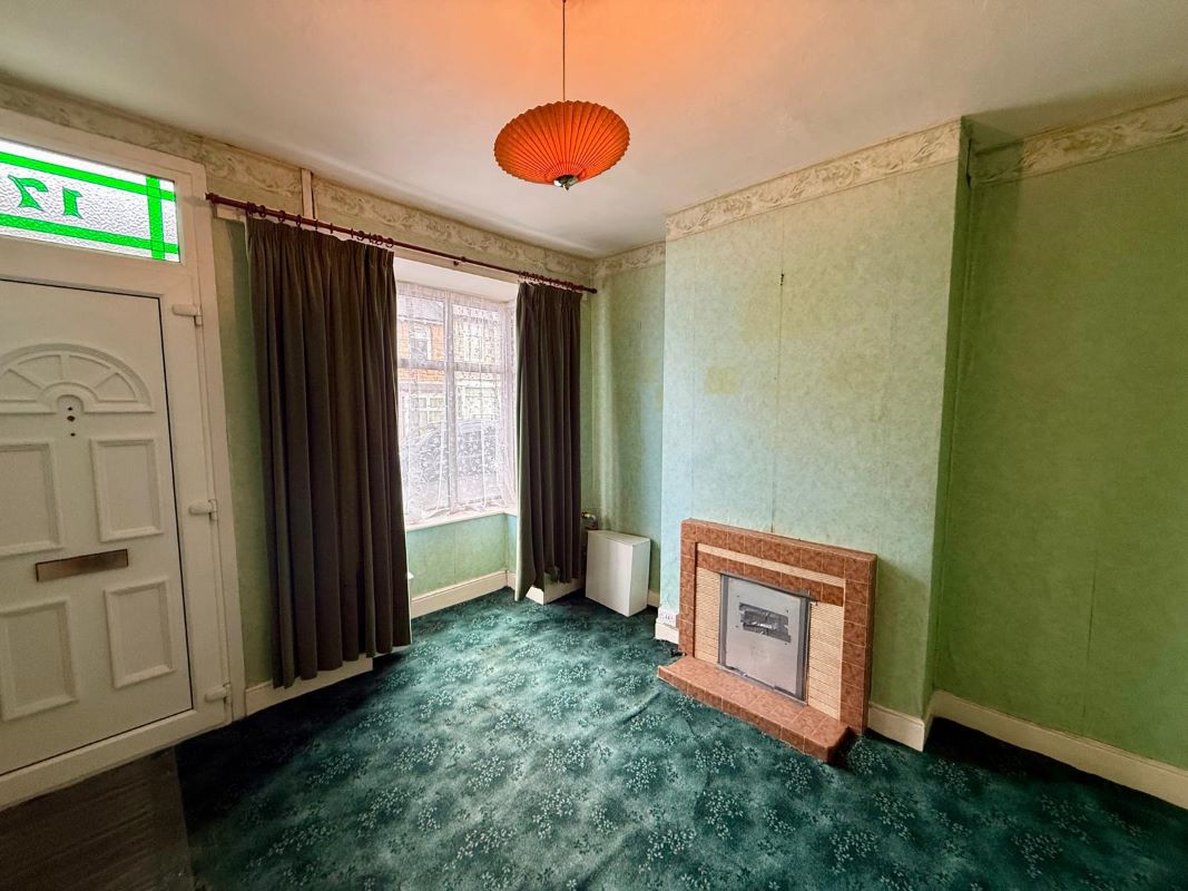 3 bedroom mid terraced house in Hockley