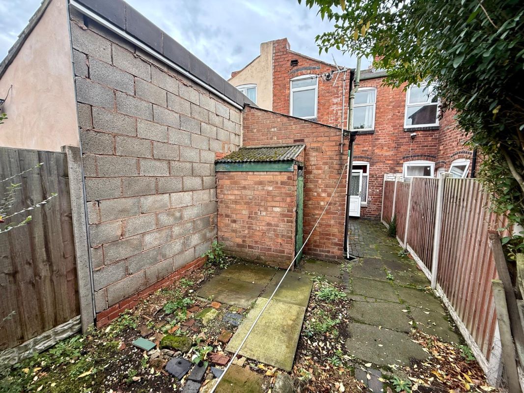3 bedroom mid terraced house in Hockley