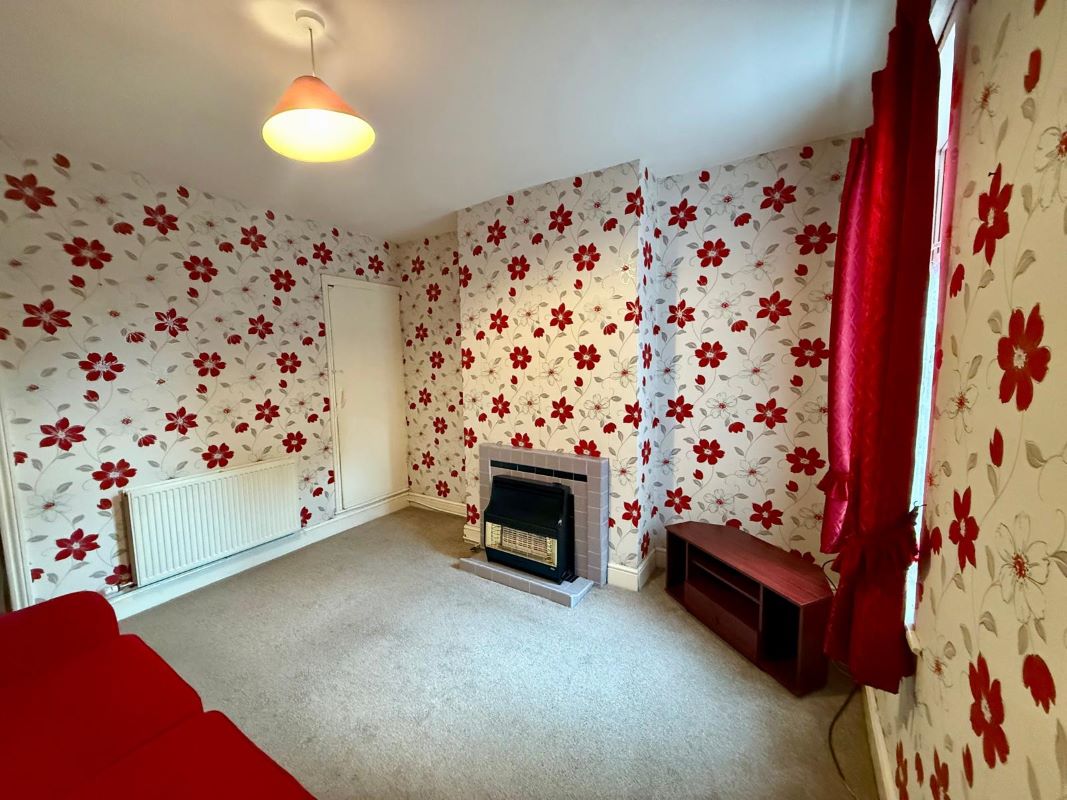 3 bedroom mid terraced house in Hockley
