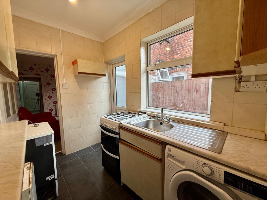 3 bedroom mid terraced house in Hockley