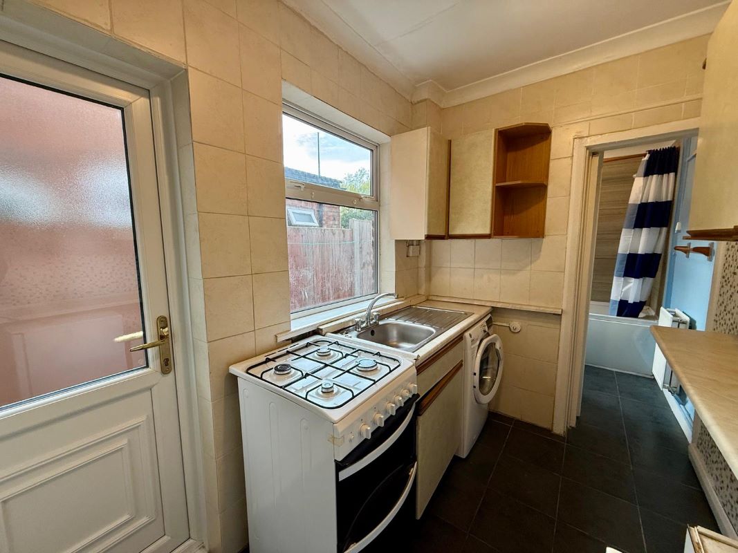 3 bedroom mid terraced house in Hockley