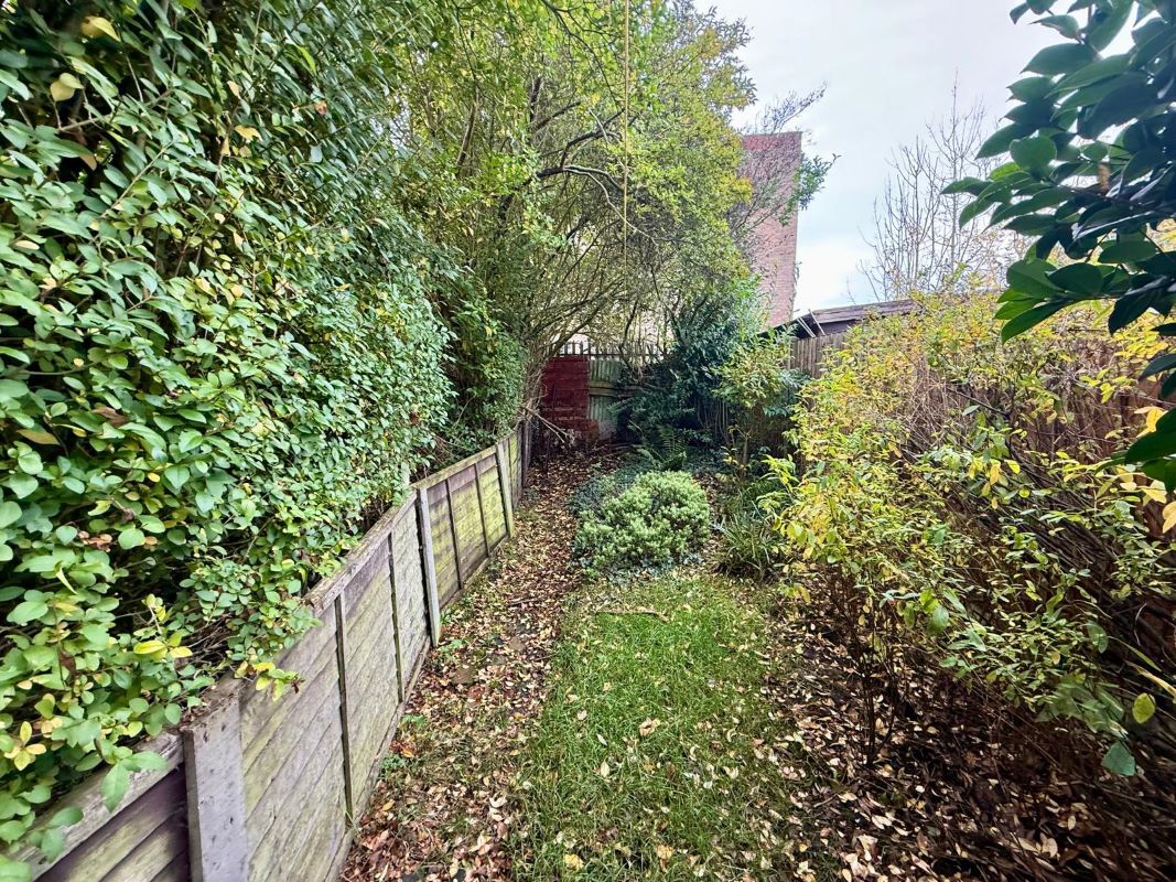 3 bedroom mid terraced house in Hockley