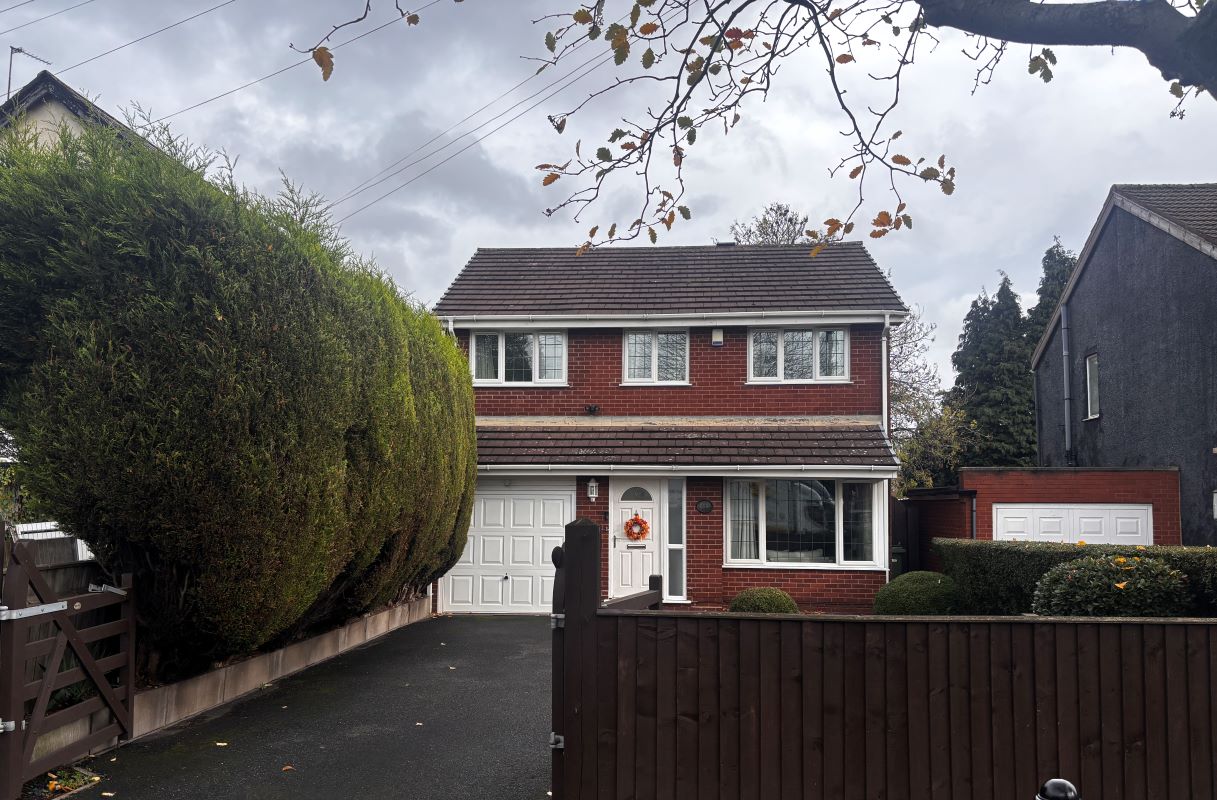 A 4 bedroom detached property in Wolverhampton.