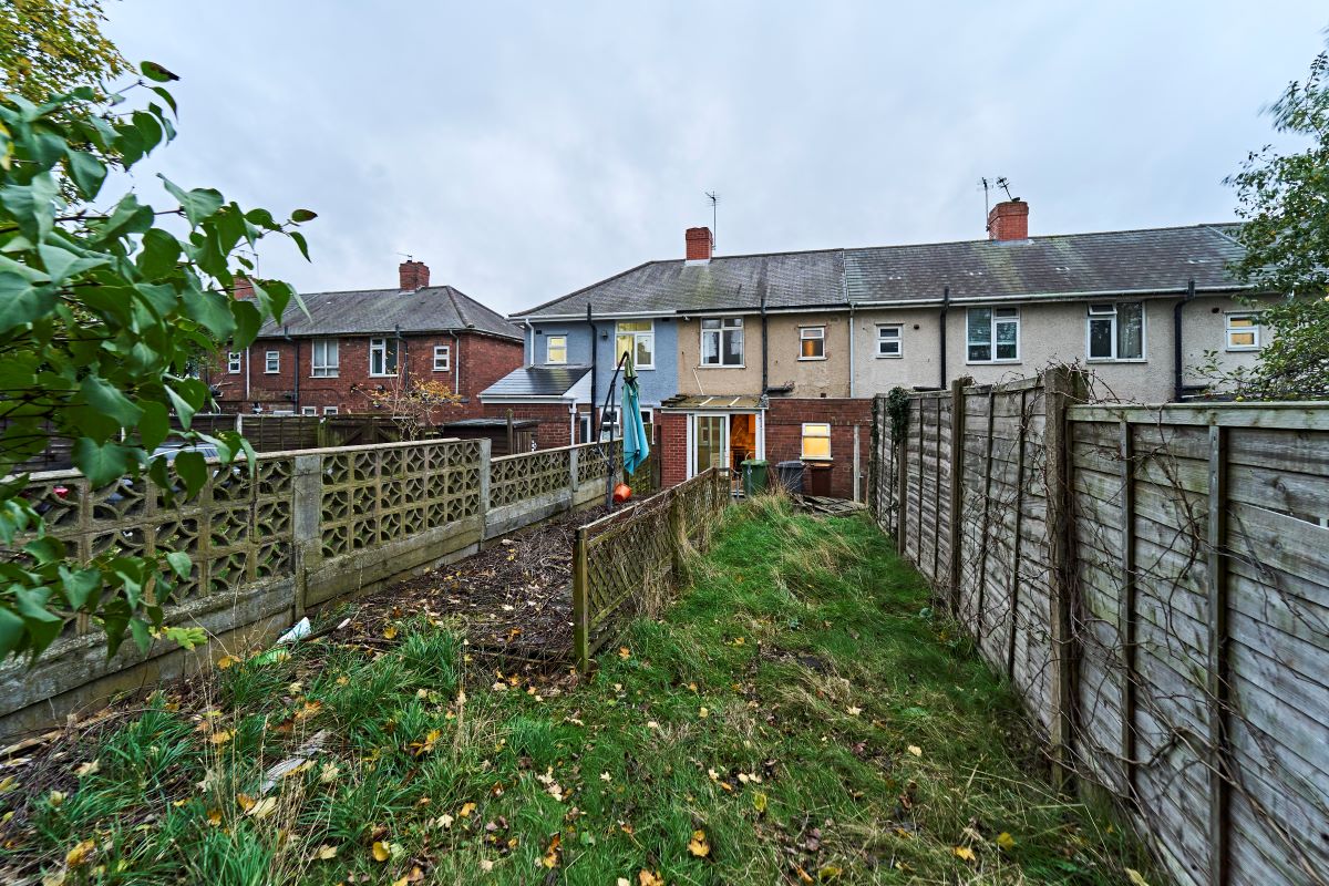 2 bedroom mid terraced property in Wolverhampton
