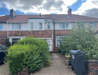 3 bedroom mid terraced house in Longbridge