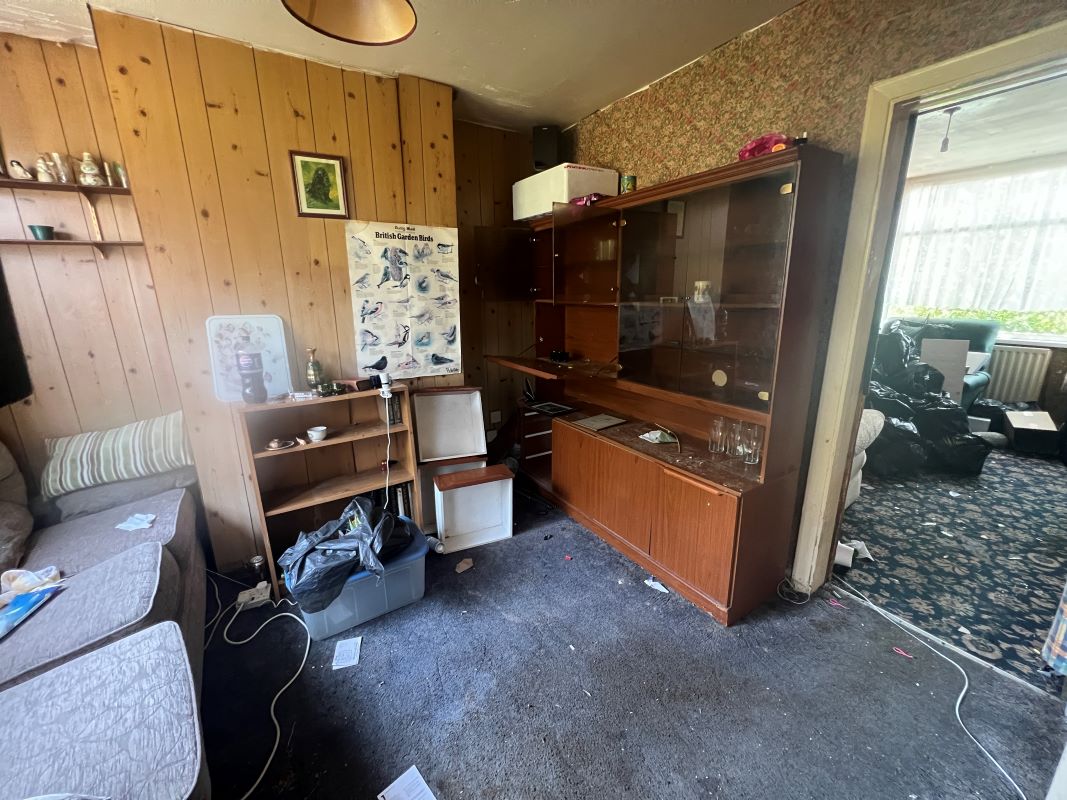 3 bedroom mid terraced house in Longbridge