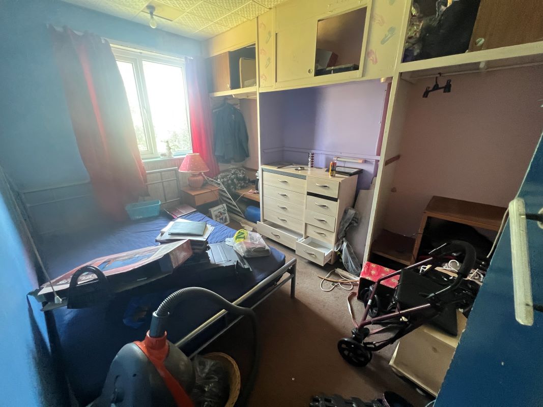 3 bedroom mid terraced house in Longbridge