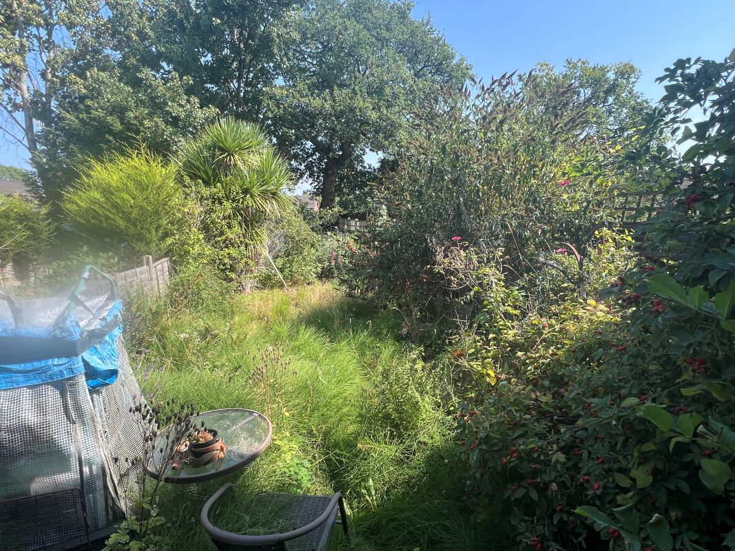 3 bedroom mid terraced house in Longbridge