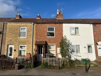 2 bedroom mid terraced property in Gloucester 