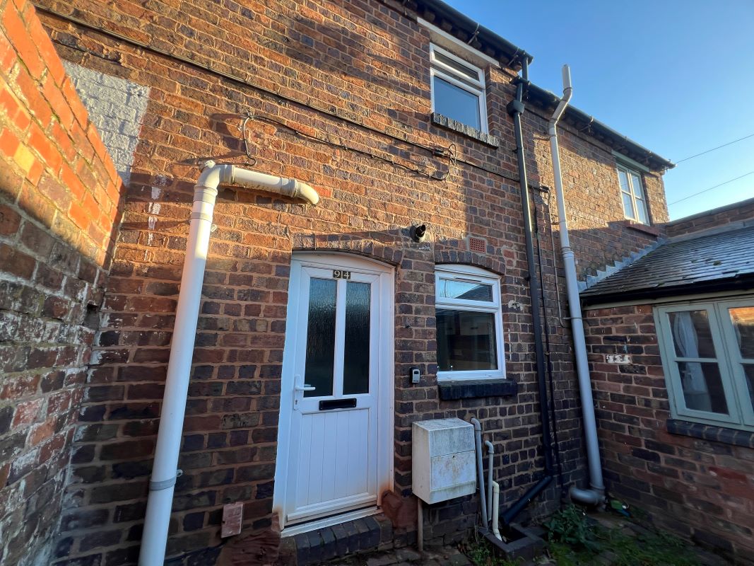 2 bedroom mid terraced property in Kidderminster