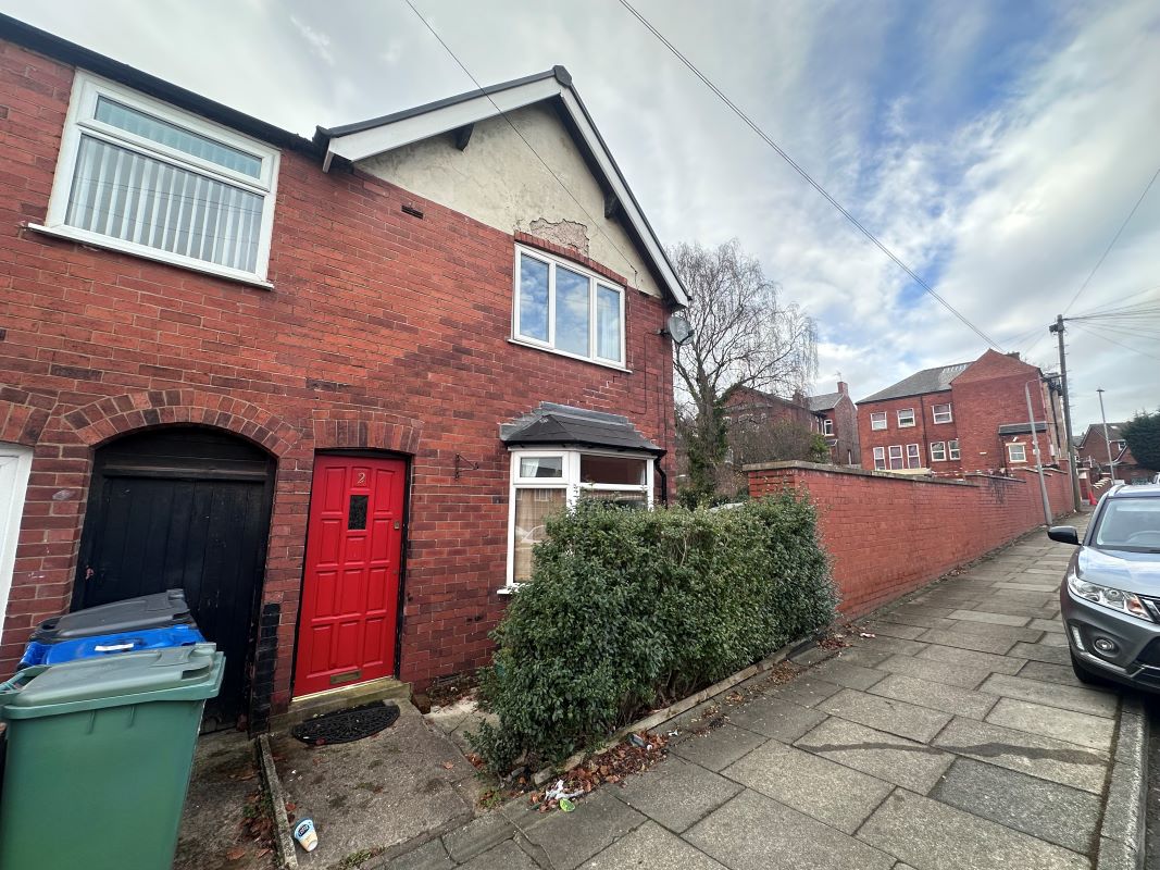 2 bedroom end terraced property in Prestwich
