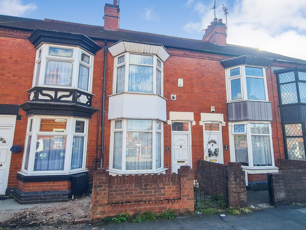 3 bedroom mid terraced house in Nuneaton