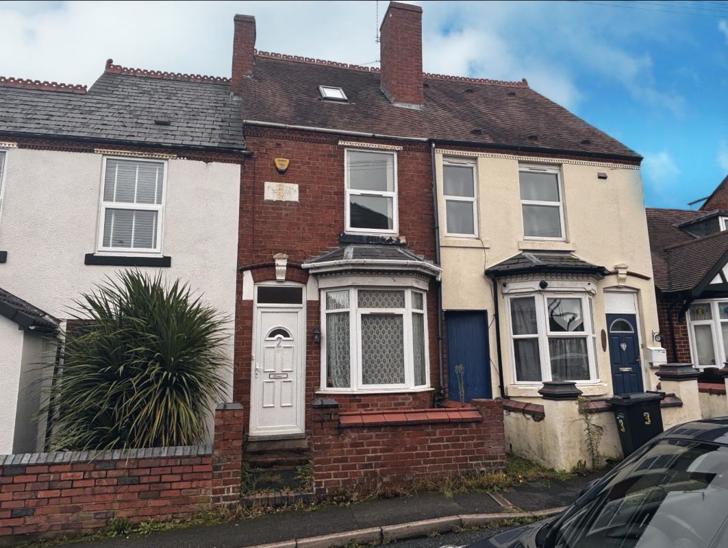 3 bedroom mid terraced property in Stourbridge 