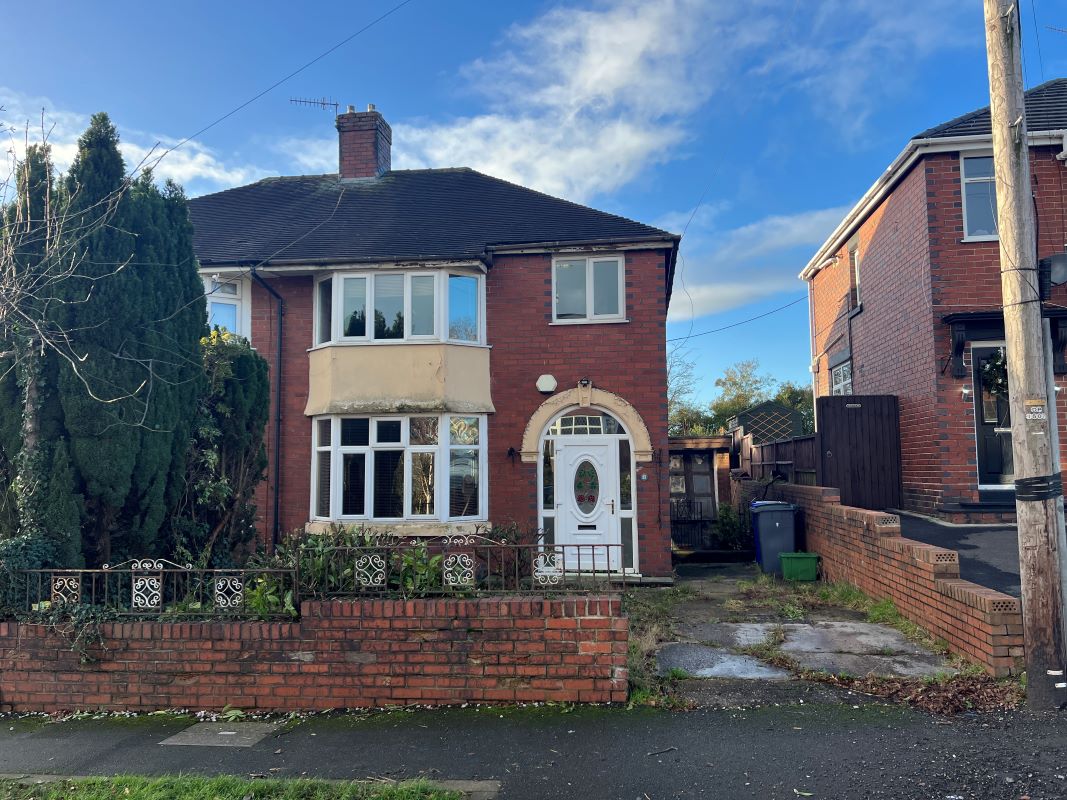 3 bedroom semi detached house in Stoke on Trent