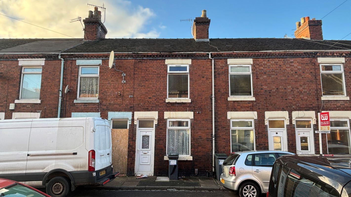 2 bedroom mid terraced house in Stoke on Trent