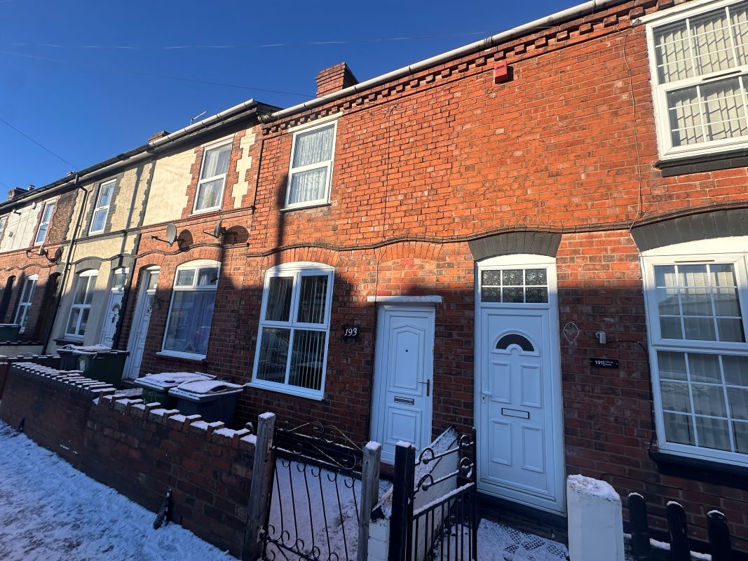 3 bedroom mid terraced property in Oldbury