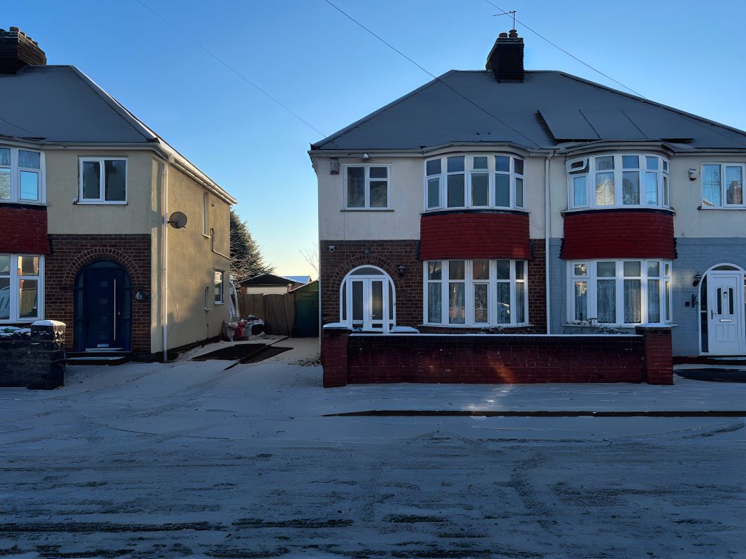 3 bedroom semi detached house in Darlaston