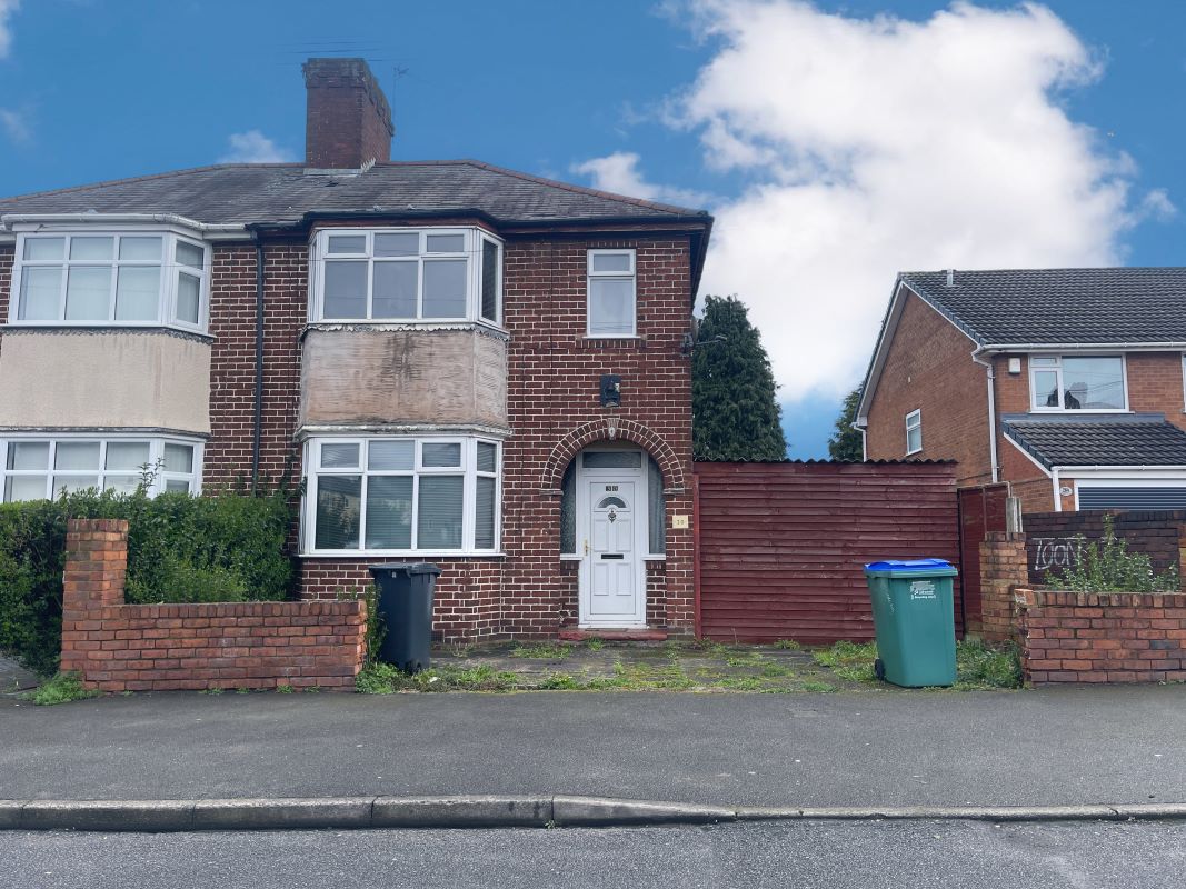 3 bedroom semi detached house in Tipton