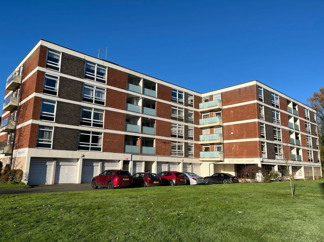 2 bedroom second floor apartment in Solihull