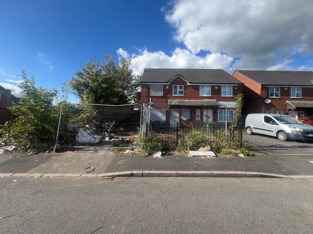 3 bedroom semi detached house in Walsall