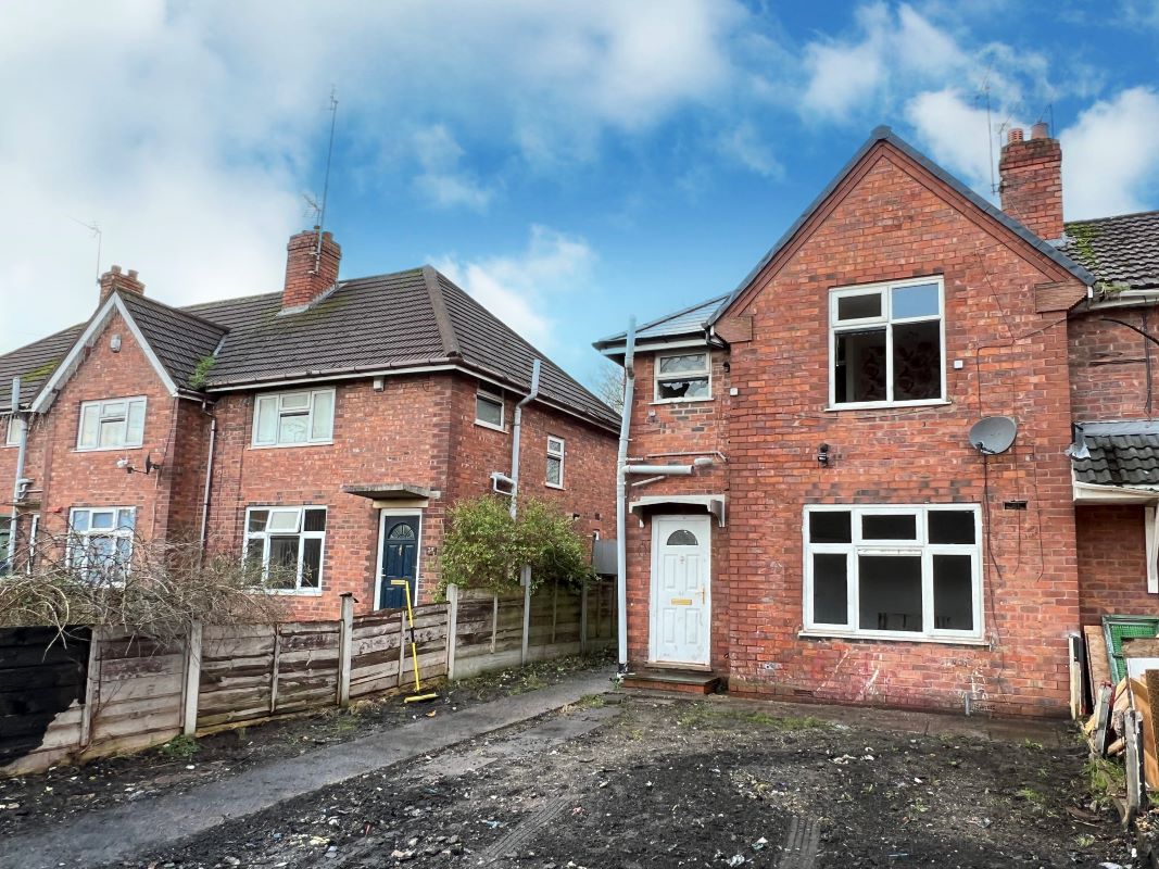 3 bedroom semi detached property in Walsall