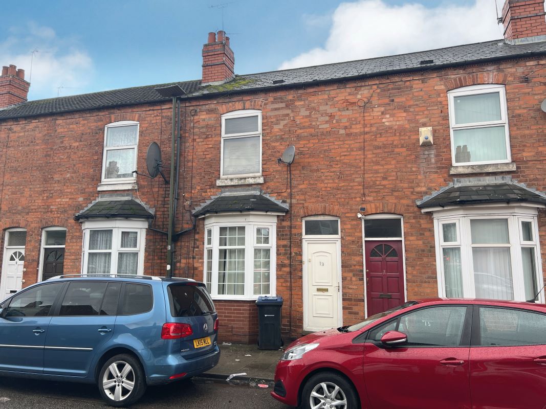 2 bedroom mid terraced property in Hay Mills