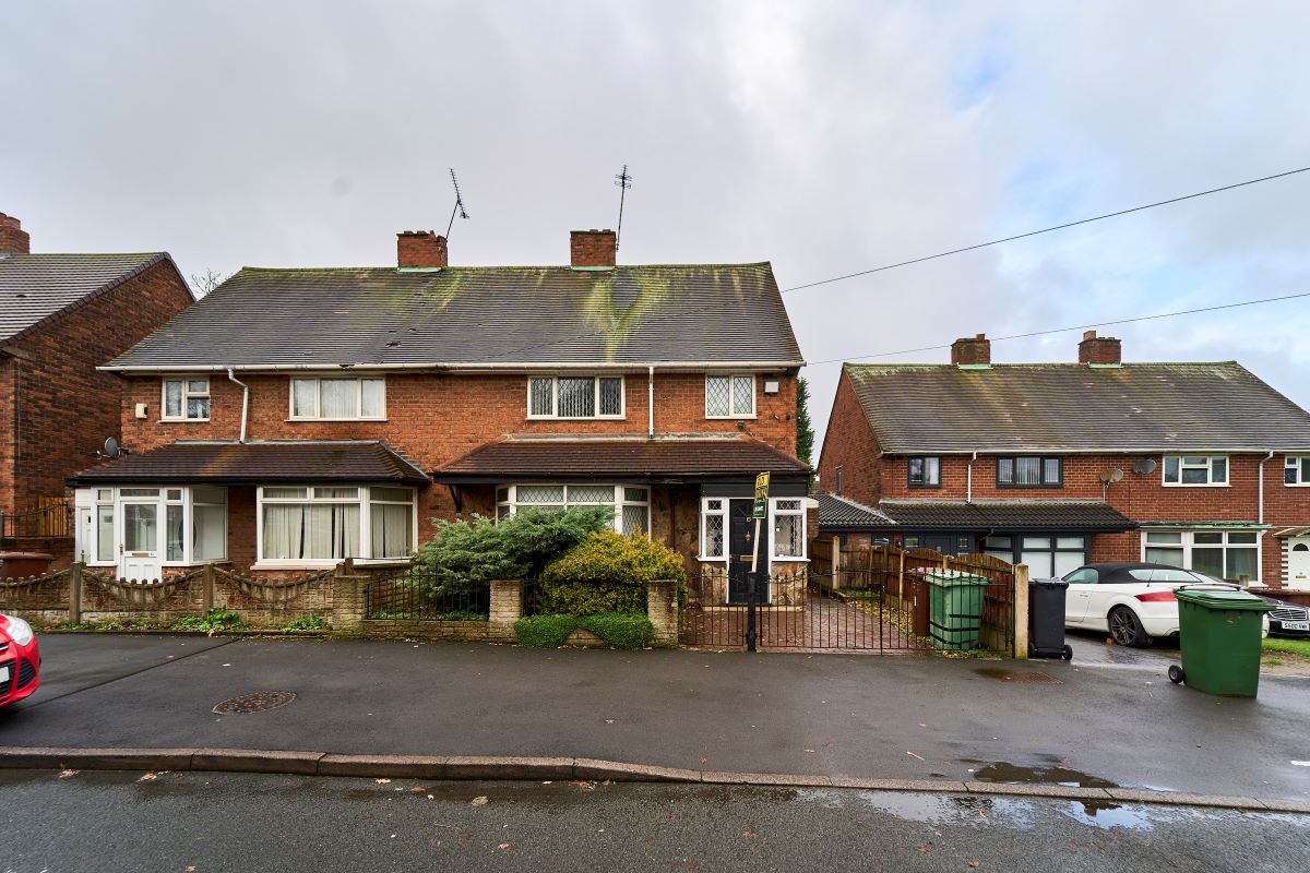 3 bedroom semi detached property in Walsall