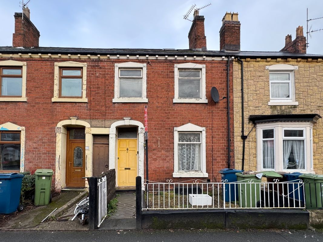 4 bedroom terraced house in Stafford