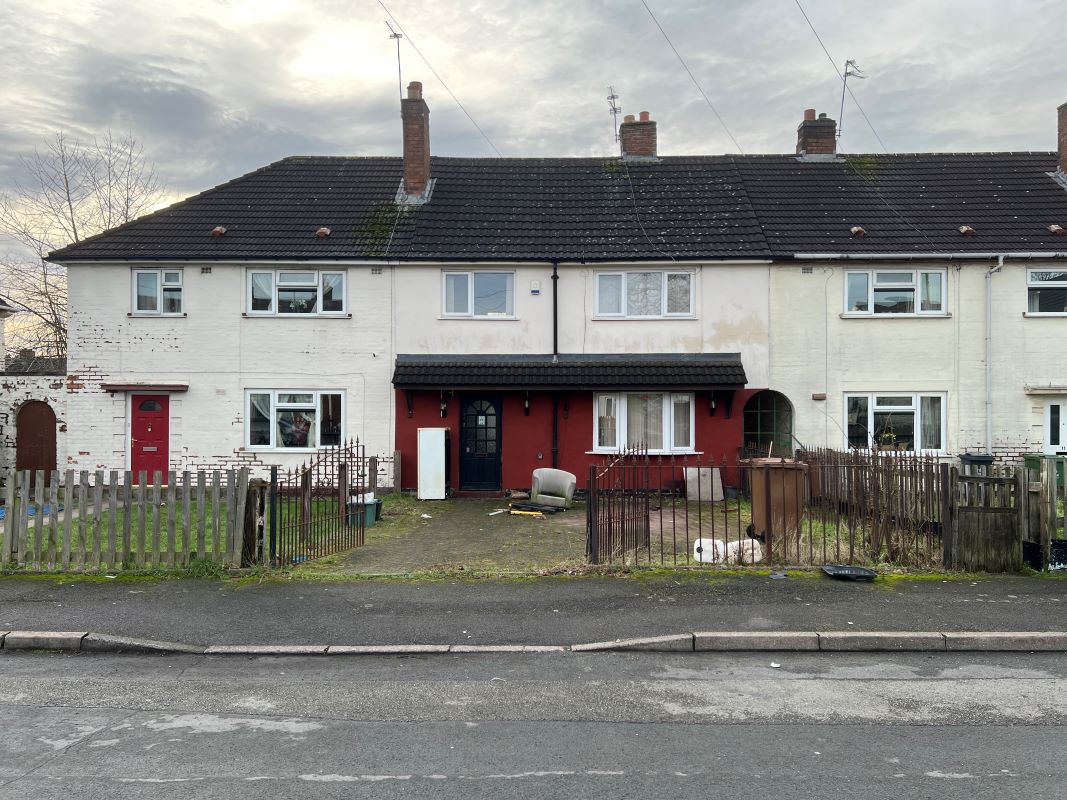 3 bedroom mid terraced house in Bilston