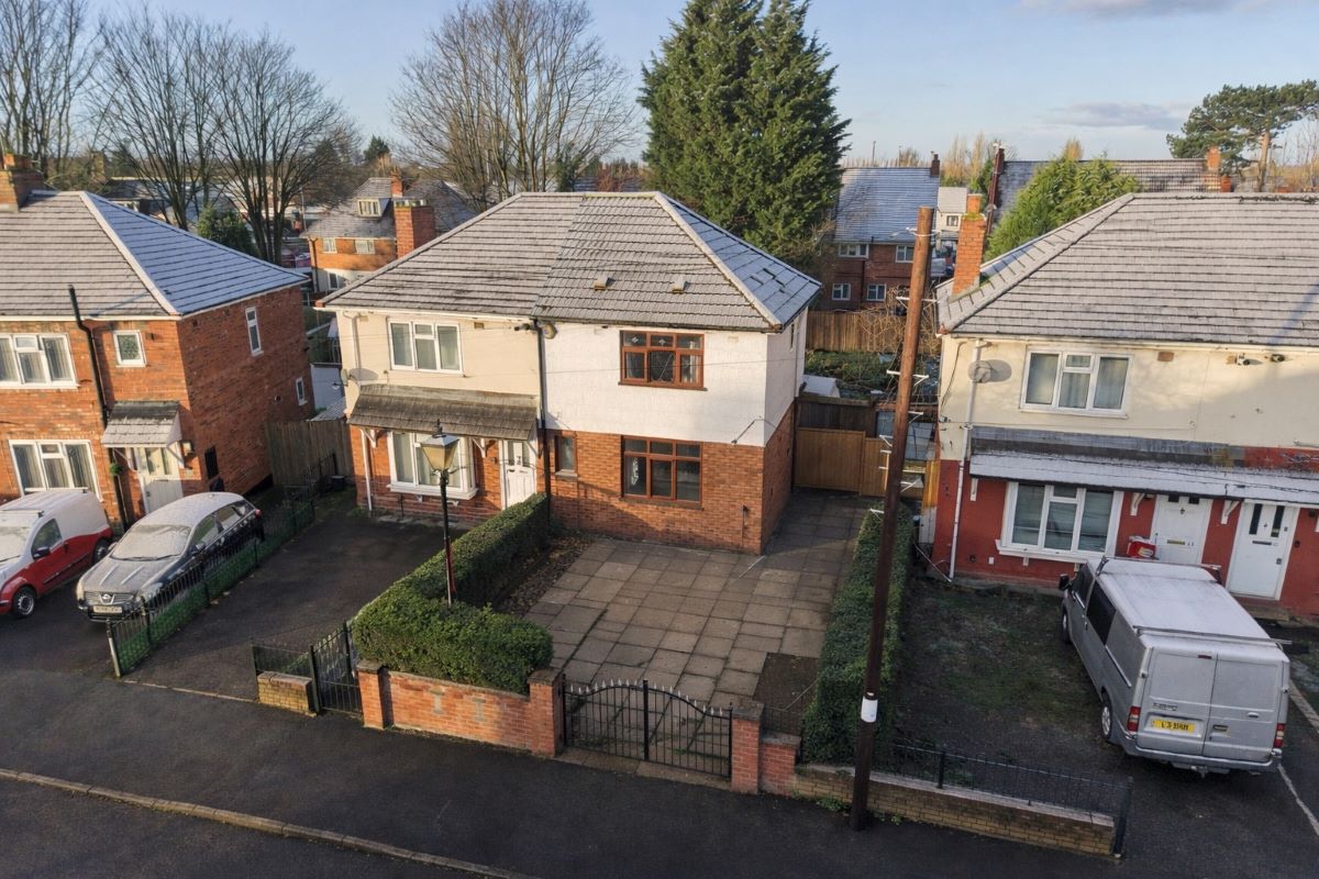 2 bedroom semi detached property in Wolverhampton