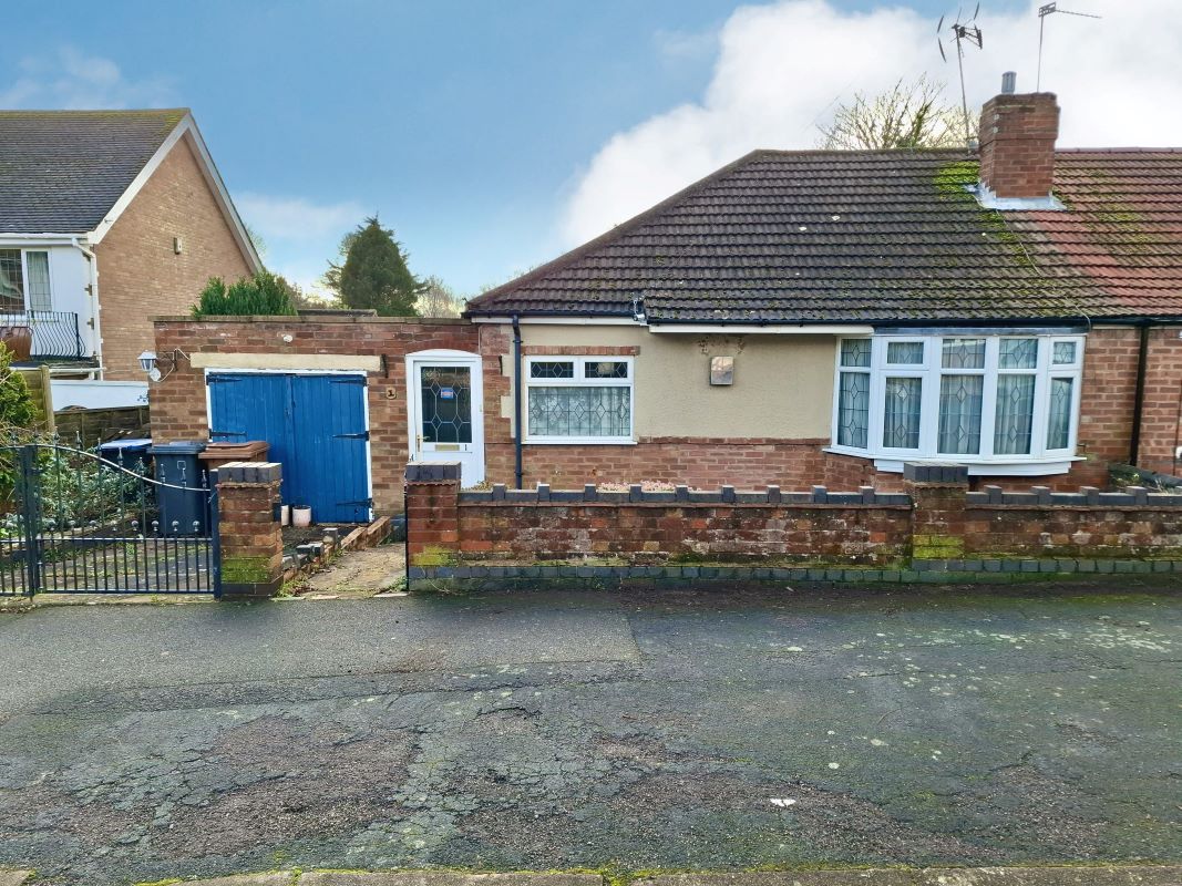 2 bedroom bungalow in Hinckley