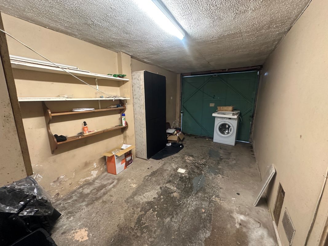 1 Holly Bush Lane, Amblecote, Stourbridge, DY8 4HH