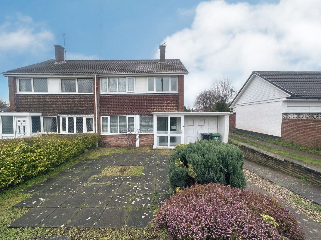 3 Bedroom Semi Detached Property in Amblecote.