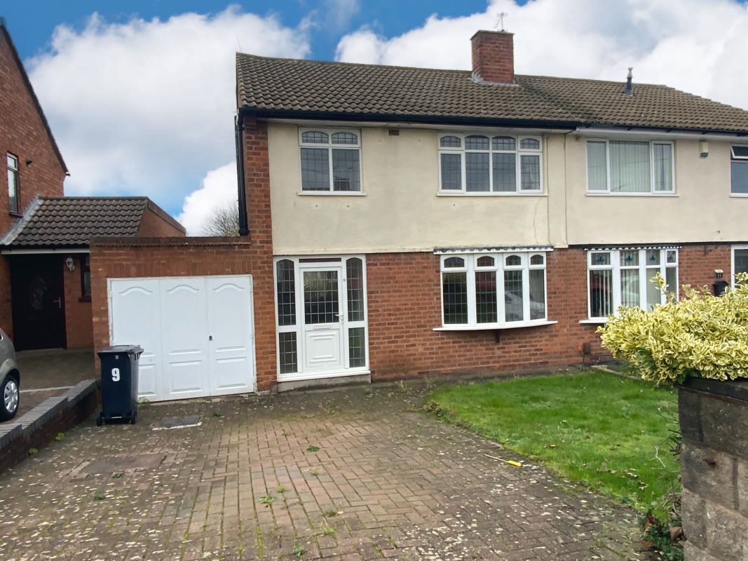 3 bedroom semi detached house in Bilston
