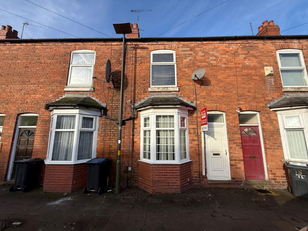 2 bedroom mid terraced property in Hay Mills