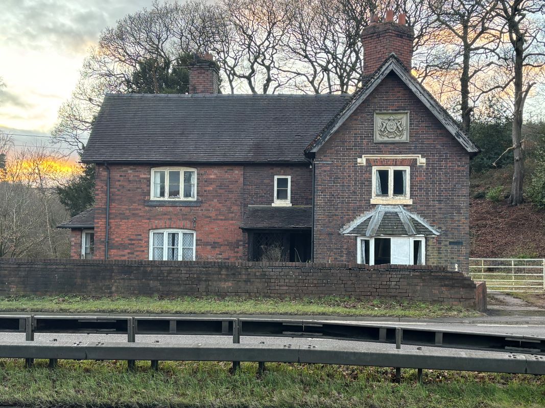 4 bedroom detached house in Stone