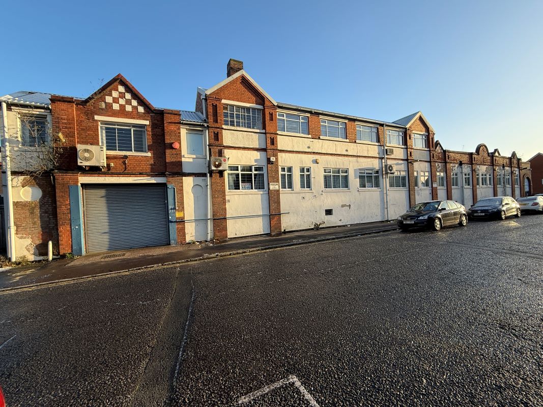 Freehold workshops and offices in Walsall Town Centre