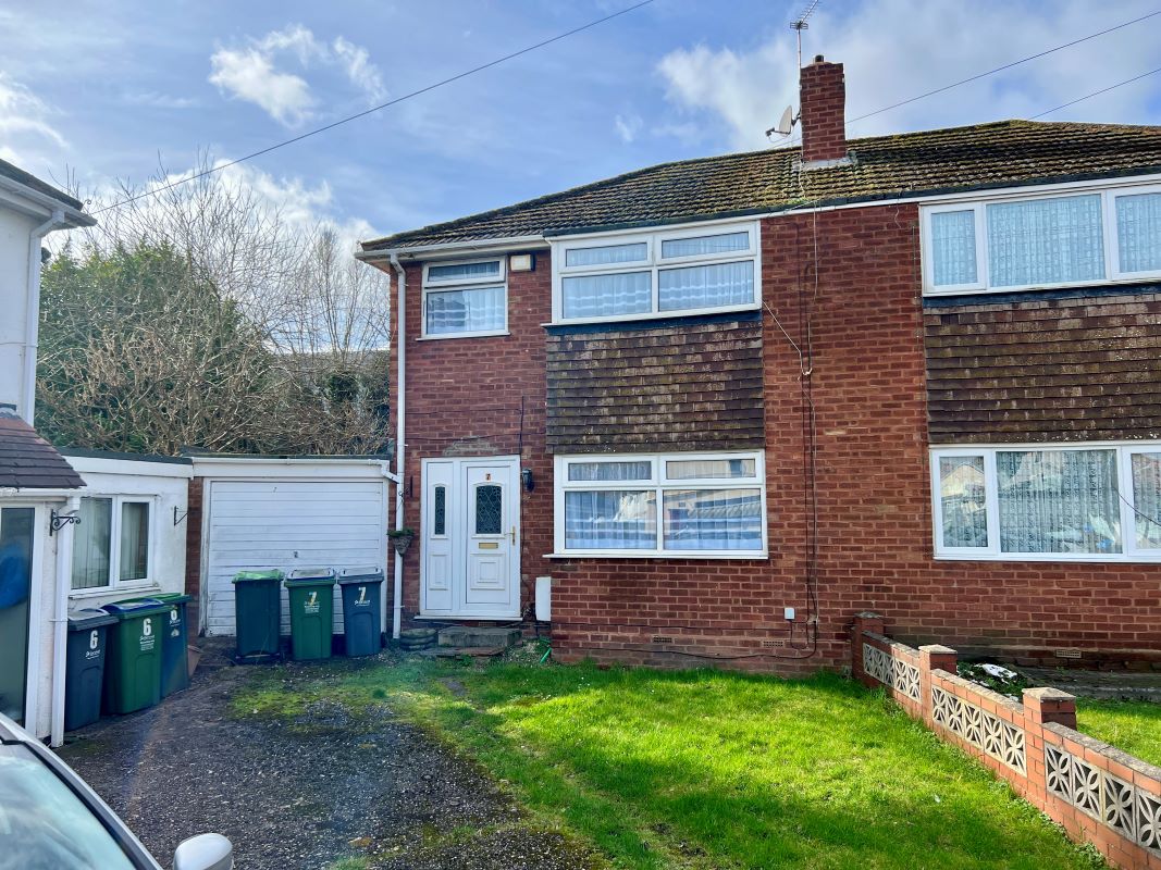 3 bedroom semi detached property in West Bromwich