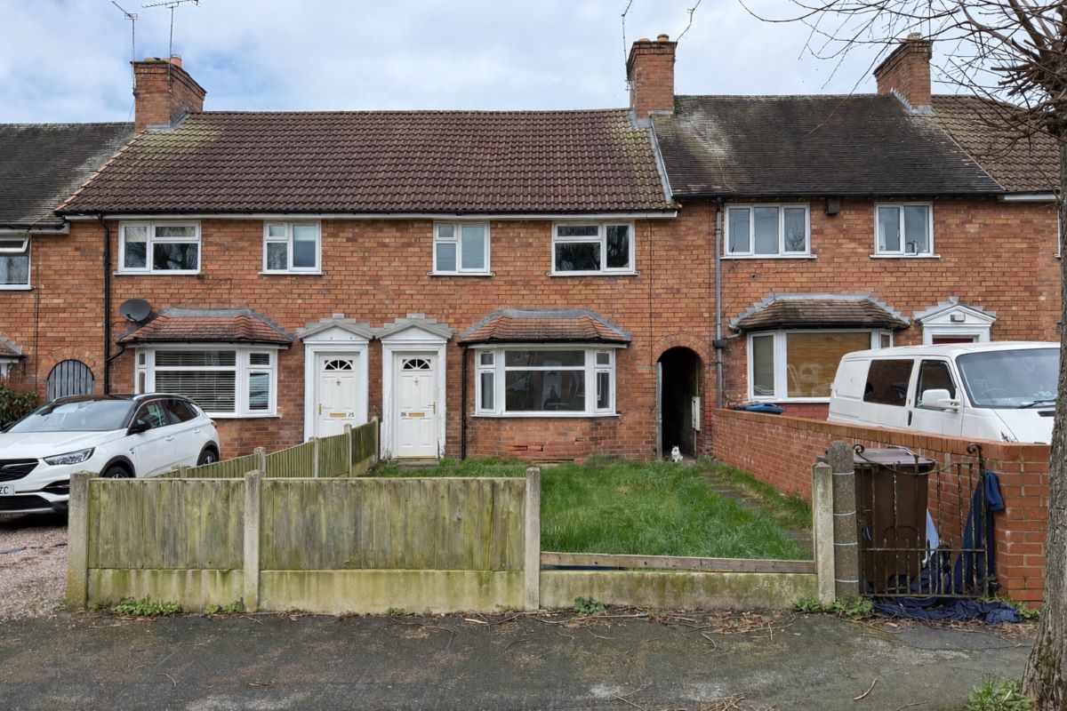 3 bedroom mid terraced property in Stafford
