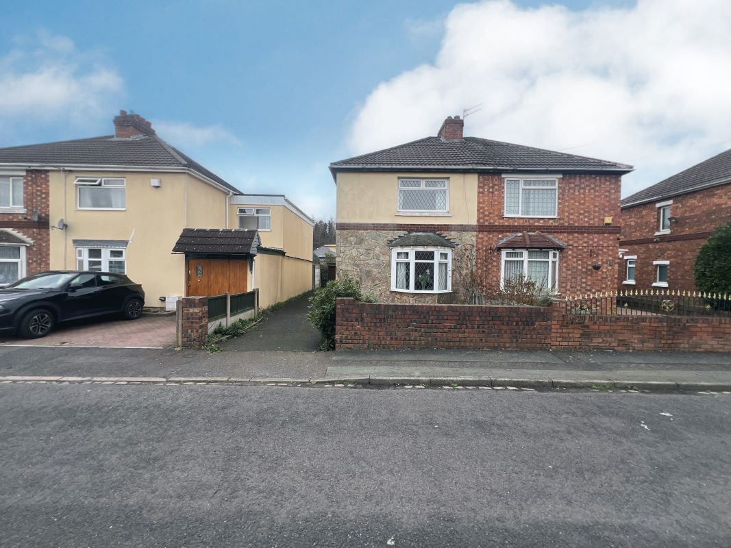 3 bedroom semi detached house in Wolverhampton