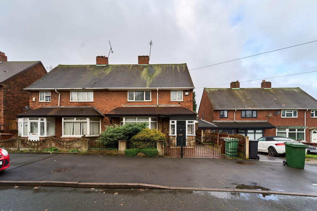 3 bedroom semi detached property in Walsall