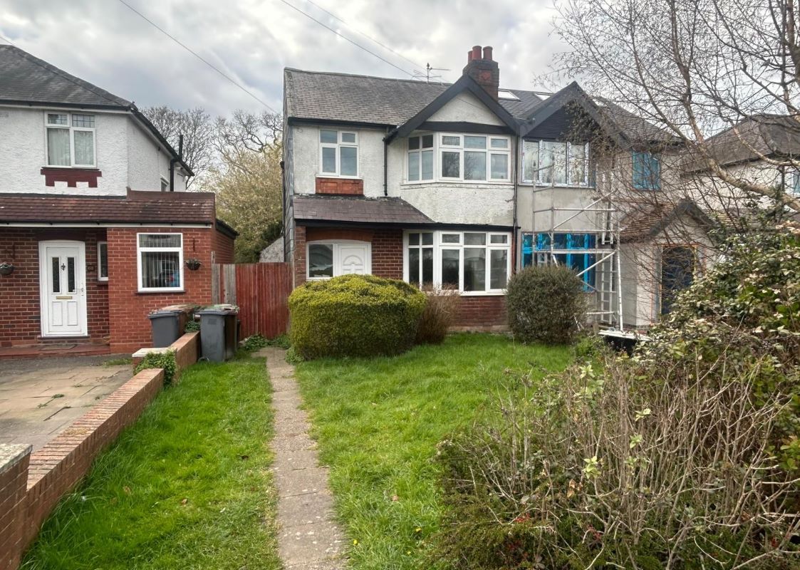 3 bedroom semi detached property in Solihull