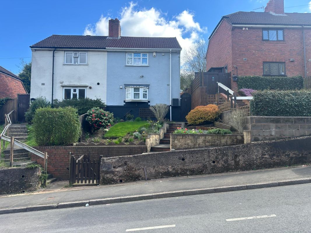 2 bedroom semi detached property in Oldbury