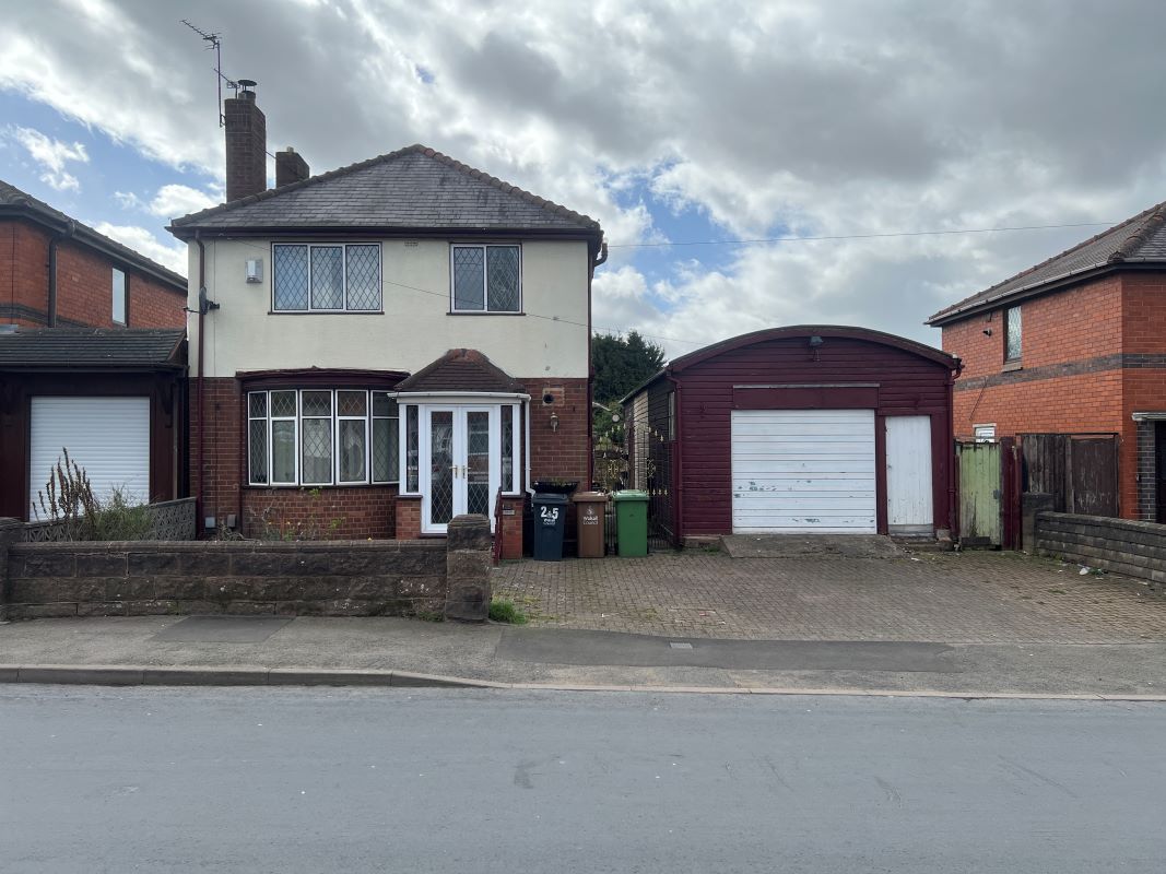 3 bedroom detached property in Wednesbury