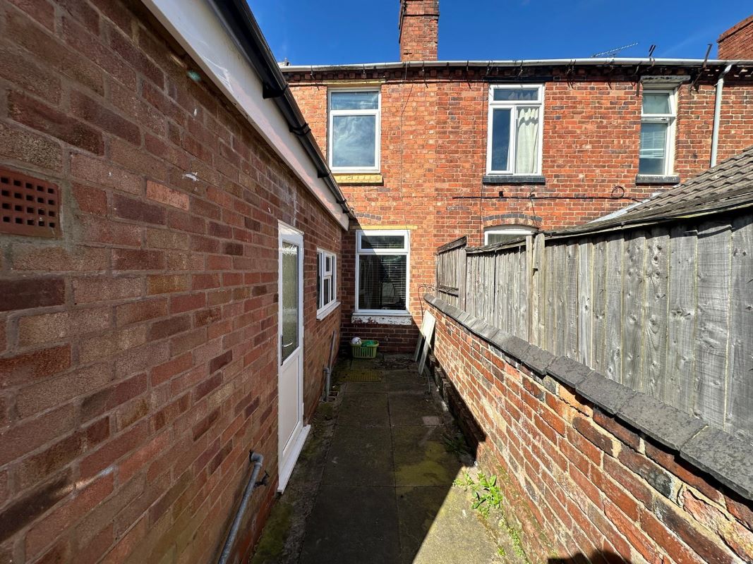 46 Farm Road, Oldbury, B68 8RD